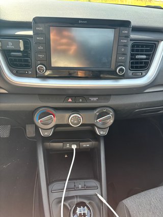 KIA Stonic 2019 1.2 Drive  / Etiqueta C / 08/2019