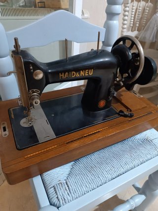 Máquina de coser antigua HAID&NEU