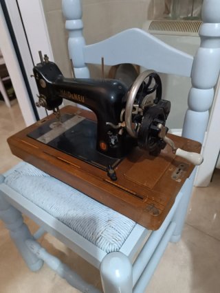 Máquina de coser antigua HAID&NEU