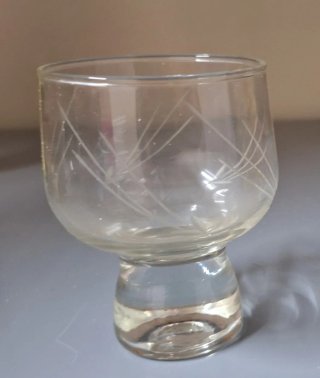 Juego de  copas de cristal tallado