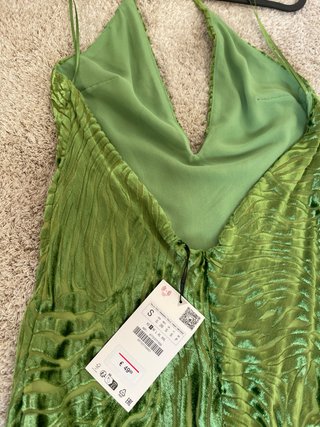 Vestido largo Zara verde terciopelo