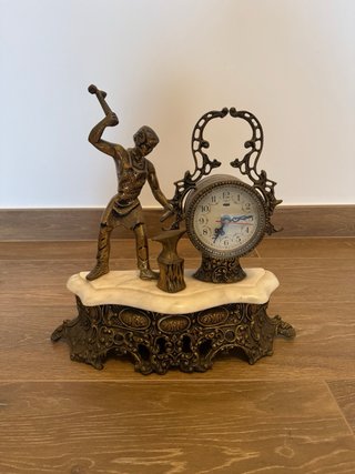 Reloj de mesa antiguo forjador y yunque