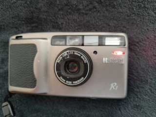 Ricoh R1 - Cámara analógica