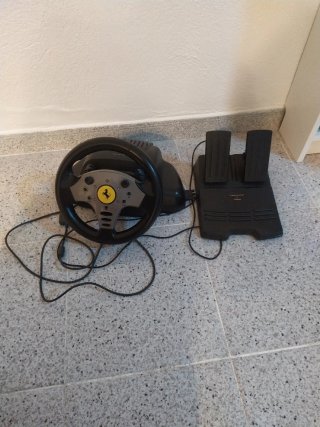 Volante Ferrari PS2 con Pedales