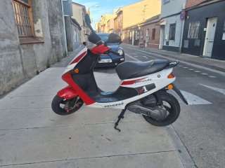 Peugeot Speedfight 49cc Scooter Roja y Blanca