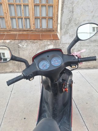 Peugeot Speedfight 49cc Scooter Roja y Blanca