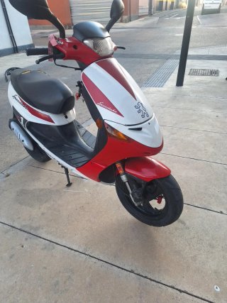 Peugeot Speedfight 49cc Scooter Roja y Blanca