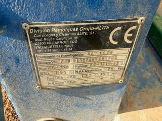 Pulverizador con motor y depósito