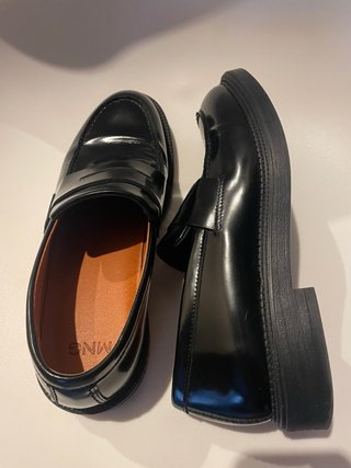 Mocasines charol MNG negros