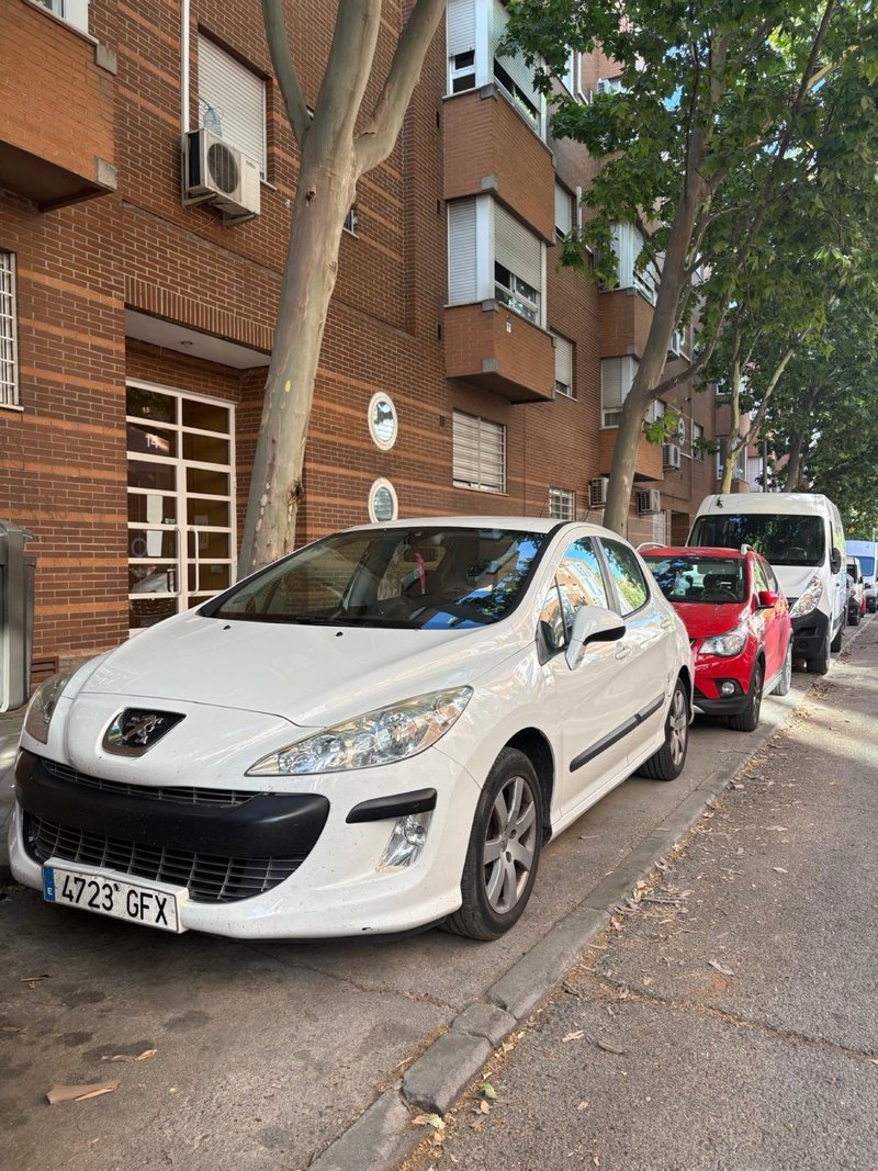 Peugeot 308 2009 - foto 1