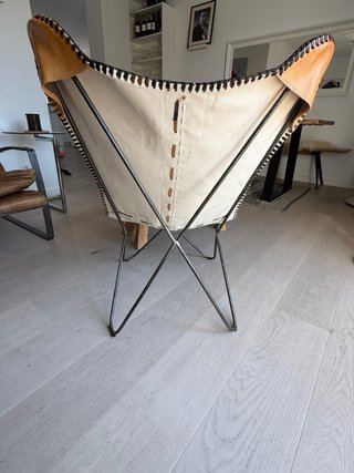 Sillón Mariposa y Reposapiés Piel