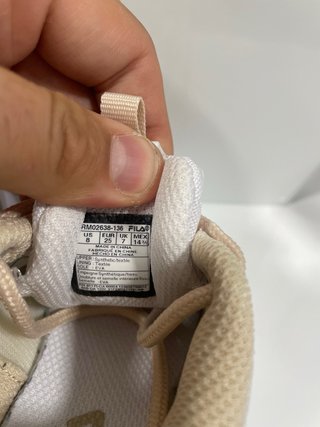 Zapatillas Fila Niña Beige y Blancas