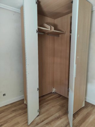 Armadio ponte in legno e bianco