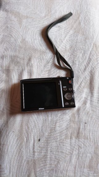 Nikon Coolpix S3100 + Trípode