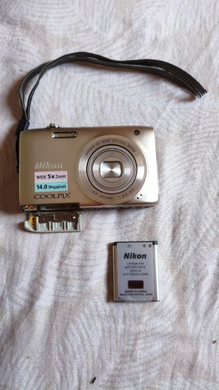 Nikon Coolpix S3100 + Trípode