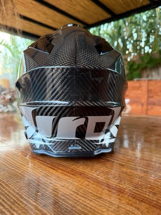 Casco Airoh Commander Carbon – Muy ligero y en exc