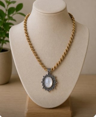 Collar con colgante de piedra luna