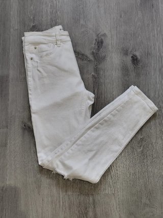 Vaqueros blancos Stradivarius