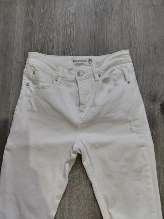 Vaqueros blancos Stradivarius