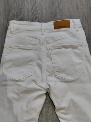 Vaqueros blancos Stradivarius