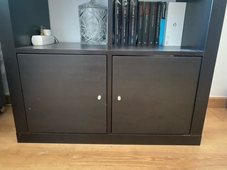 Mueble de madera negro Ikea