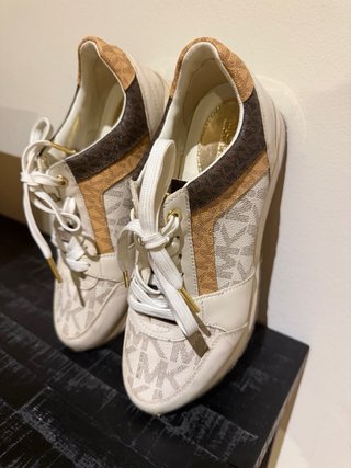 Zapatillas Michael Kors Marrones y Blancas