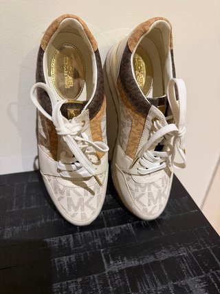 Zapatillas Michael Kors Marrones y Blancas