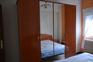 Armario de dormitorio con espejo