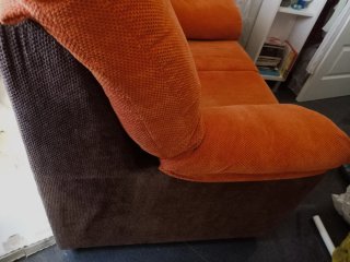 Sofá de 2 plazas tela naranja y marrón