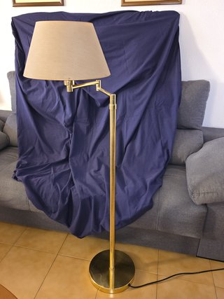2 Lámparas 1 de mesa y 1 de pie color dorado y bei