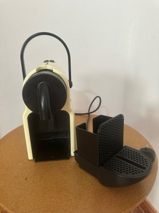 Cafetera Nespresso Inissia Mantequilla