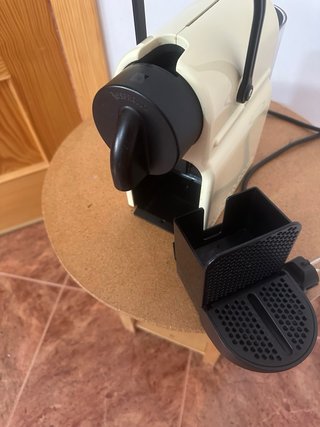 Cafetera Nespresso Inissia Mantequilla