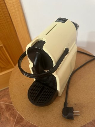 Cafetera Nespresso Inissia Mantequilla