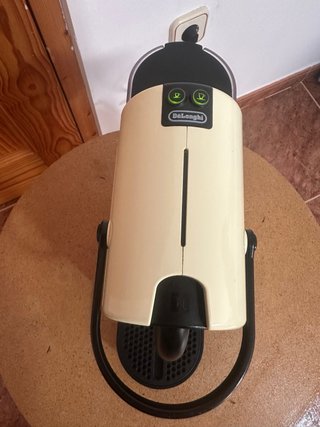 Cafetera Nespresso Inissia Mantequilla