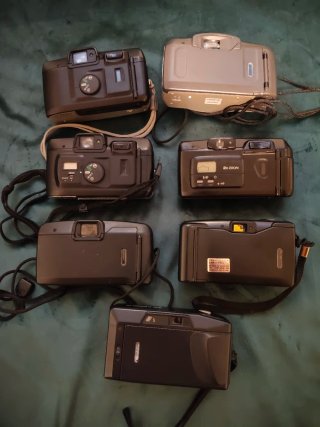 Lote 7 Fotocamere Canon (Beige e Nero)