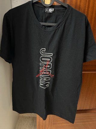 Camisetas de marca: Jordan, New era