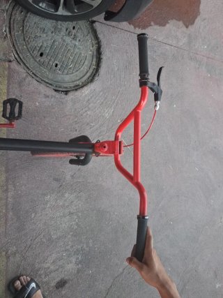 Bicicleta BMX Negra y Roja