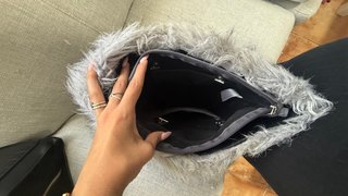 Bolso O bag gris con pelo