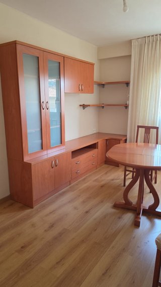 Mueble de salón madera y cristal