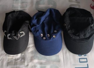 Cinturones y gorras