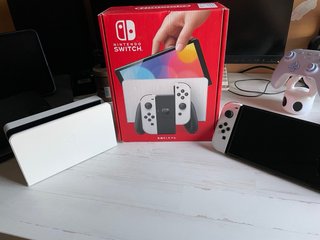 Nintendo Switch OLED Bianca e Nera