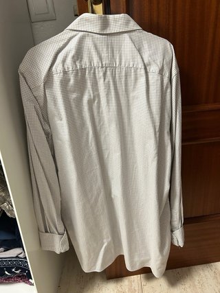 Camisetas de cuadros y botones.