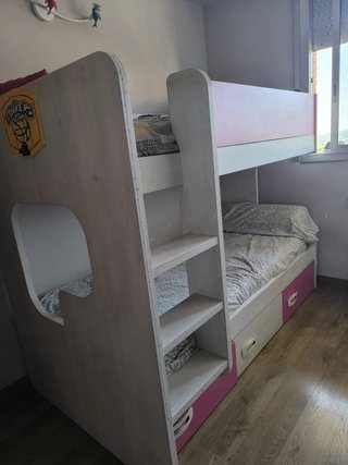 Litera infantil blanca y rosa