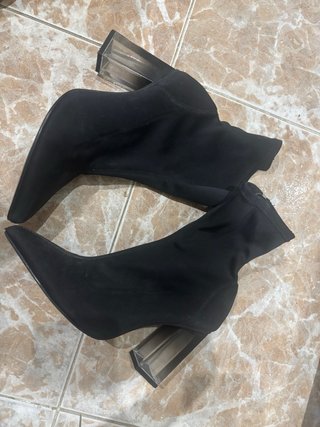 Botines tacón transparente negros