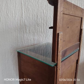 Tocador de madera tallado a mano