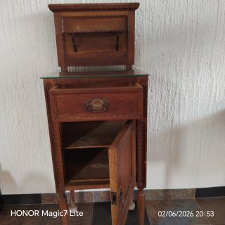 Tocador de madera tallado a mano