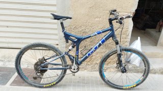 Bicicleta GT Doble Suspensión