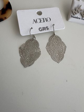 4 pares de pendientes nuevos