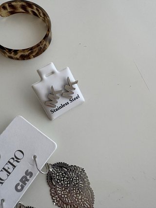 4 pares de pendientes nuevos