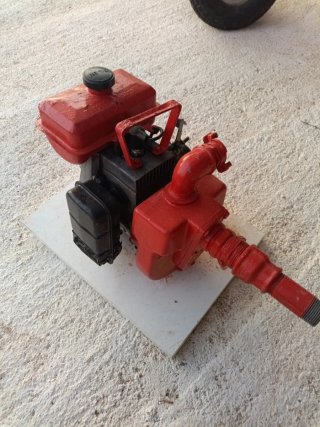 Bomba de agua a gasolina autónoma